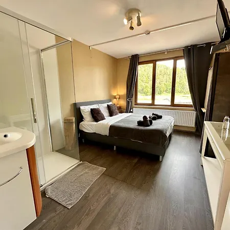 Aux Berges Du Jalhay