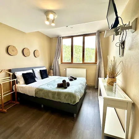 Aux Berges Du Jalhay